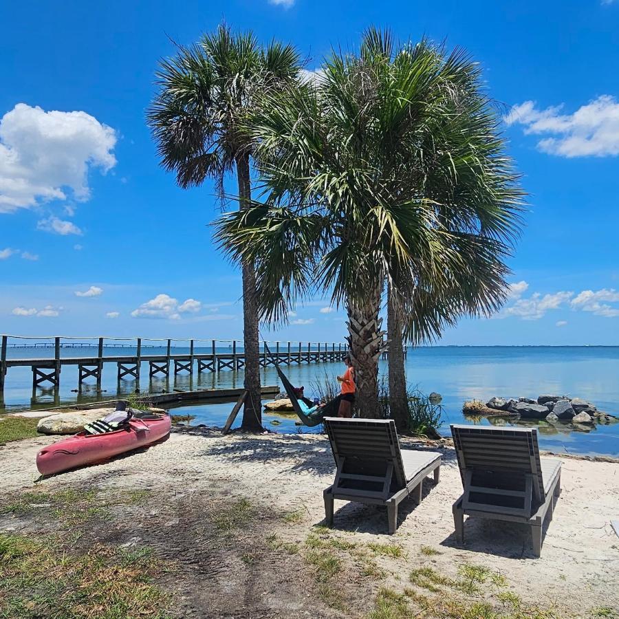 Nasa Waterfront Dolphin Suite Titusville Kültér fotó