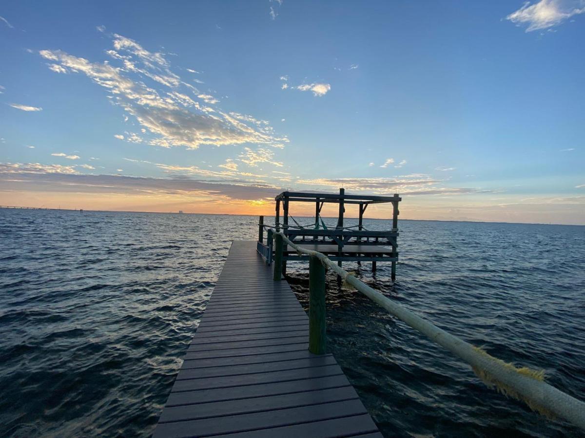 Nasa Waterfront Dolphin Suite Titusville Kültér fotó